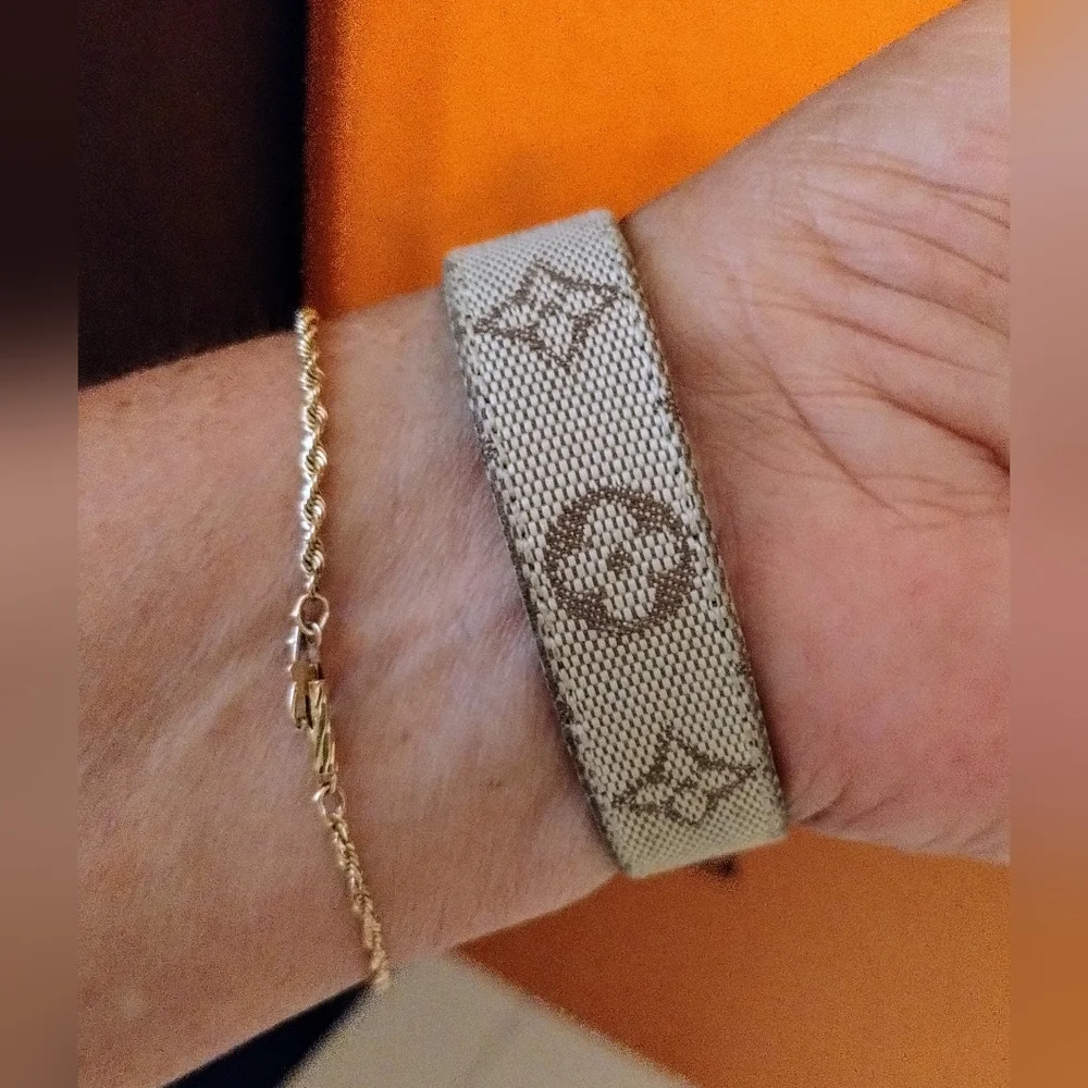 Louis Vuitton Bracelet Excellent Pre-loved Condition - Picture 2 of 9